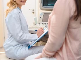 gynecologist detecting pregnancy