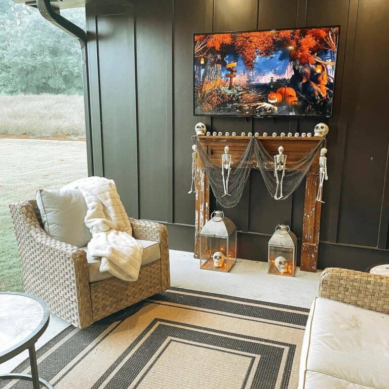 Modern Farmhouse Exterior With Halloween Décor