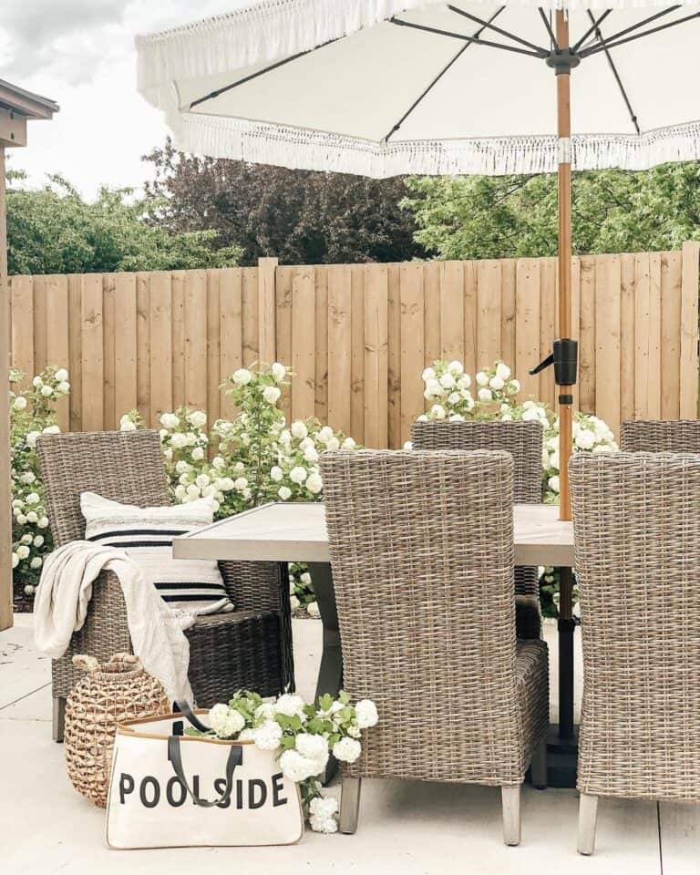 Modern Concrete Patio Décor