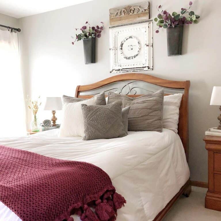Purple Bedroom Wall Décor Above Bed