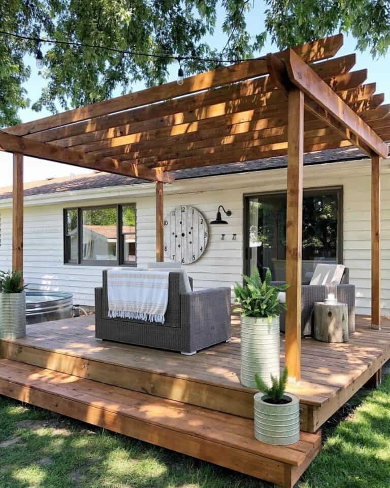 Farmhouse-style Pergola