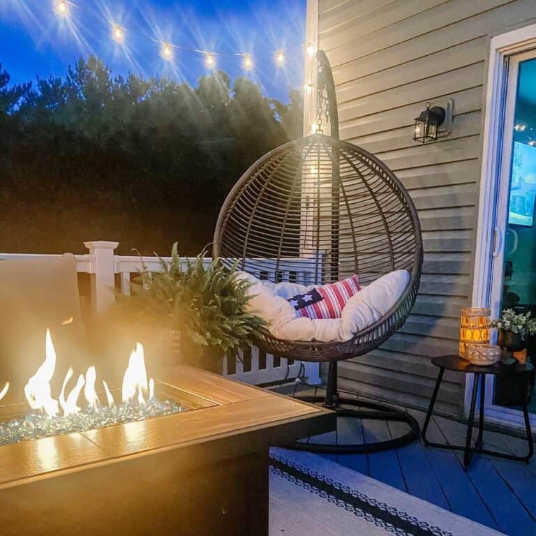 Cozy Outdoor Area Décor Idea