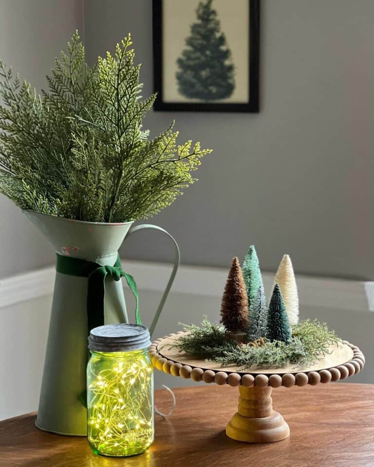 Simple Festive Centerpiece with Tree Décor
