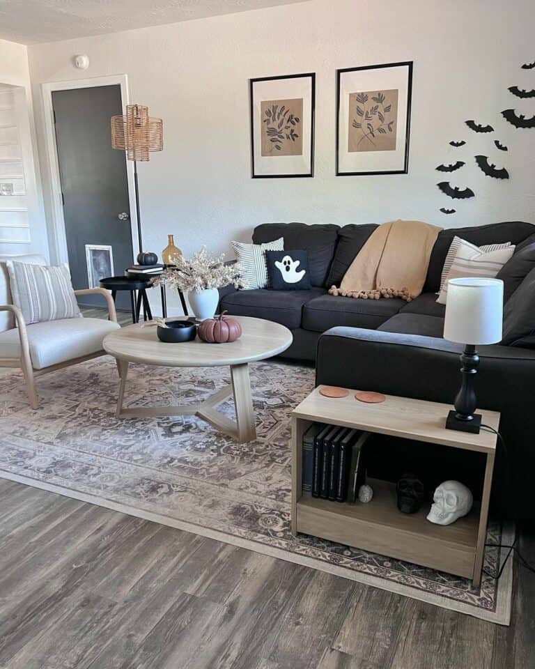 Fall Decor That Blends With Existing Features