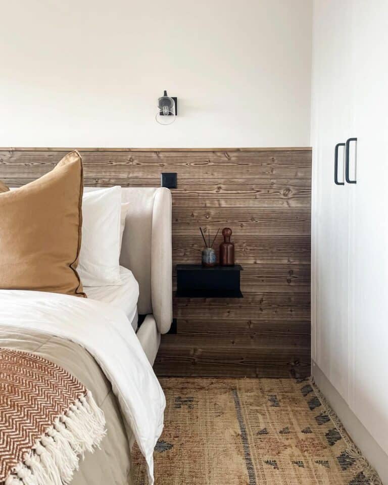 Natural Colors Decorate a Bedroom