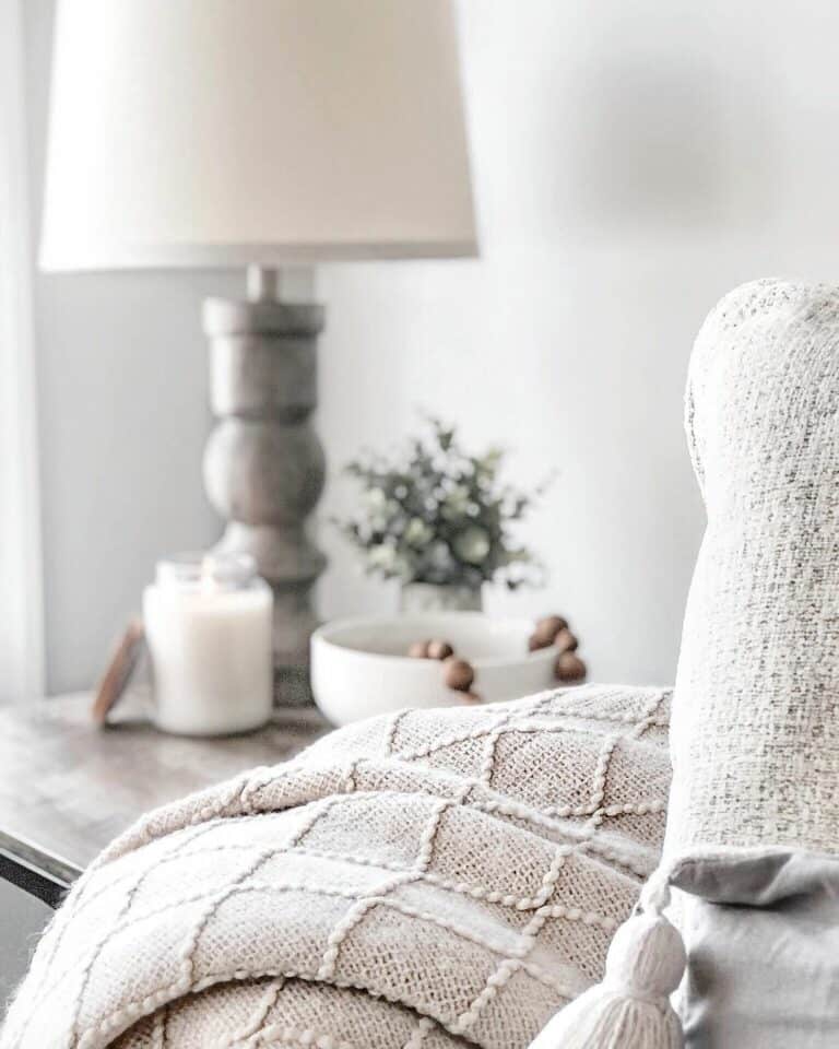 Neutral Beige Bedroom Décor for a Peaceful Space