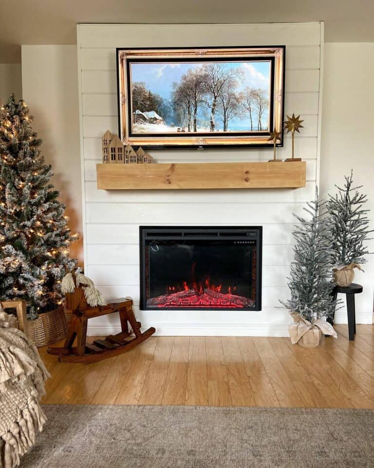 Gilded TV Frame With Vintage Wall Décor