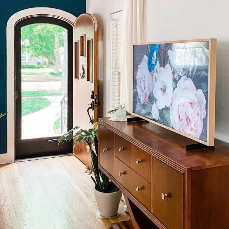 Classic Wooden Television on Stereo Cabinet