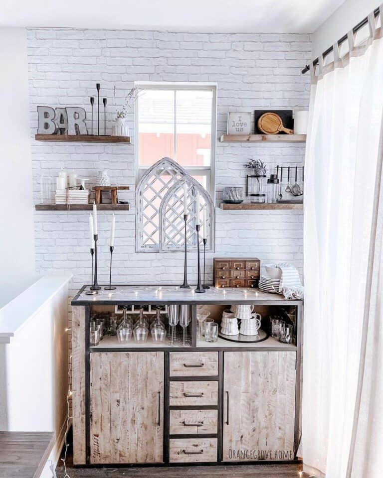 Vintage Bar Area Décor