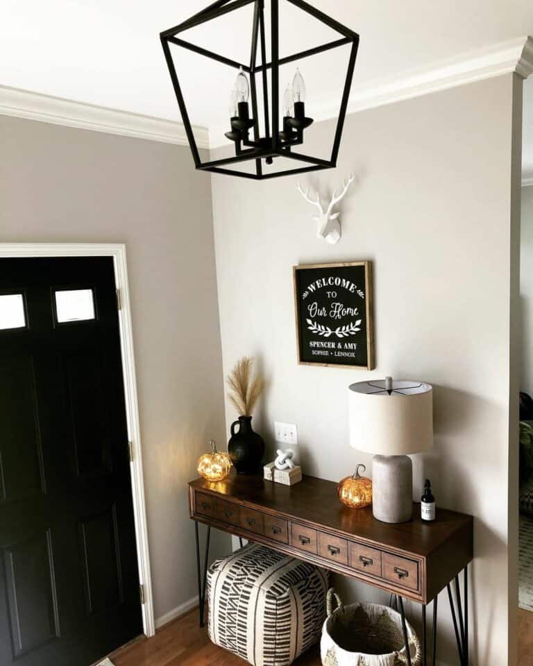 Black and White Fall Farmhouse Entry