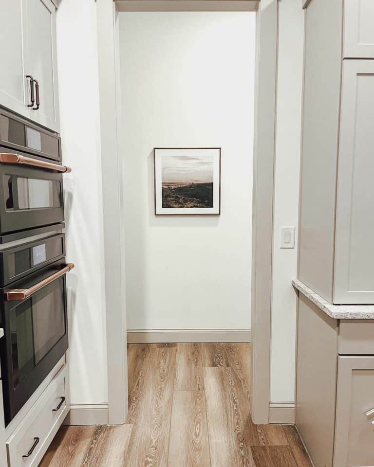 Distressed Planks Farmhouse Floor Idea