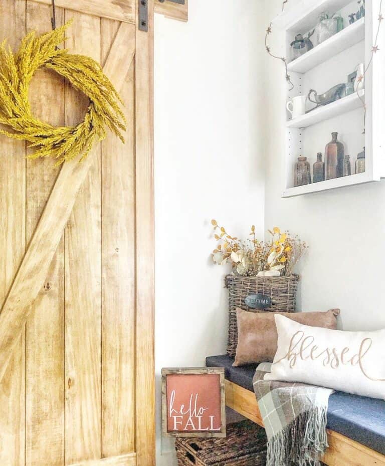 Farmhouse-style Décor With Built-in Bench