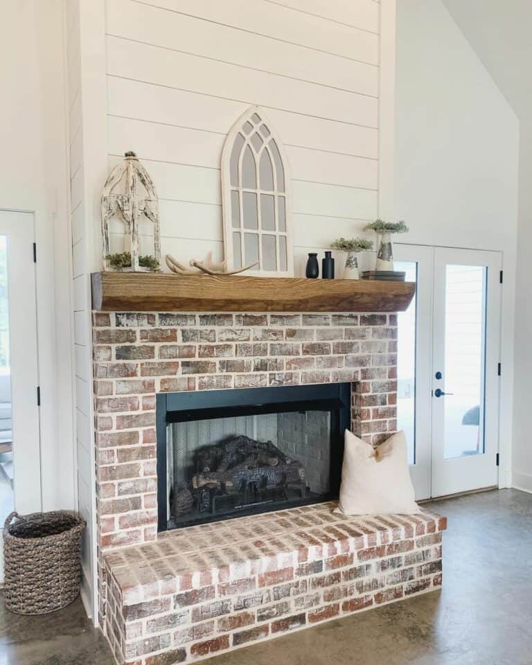 Airy Living Room With Vaulted Ceilings