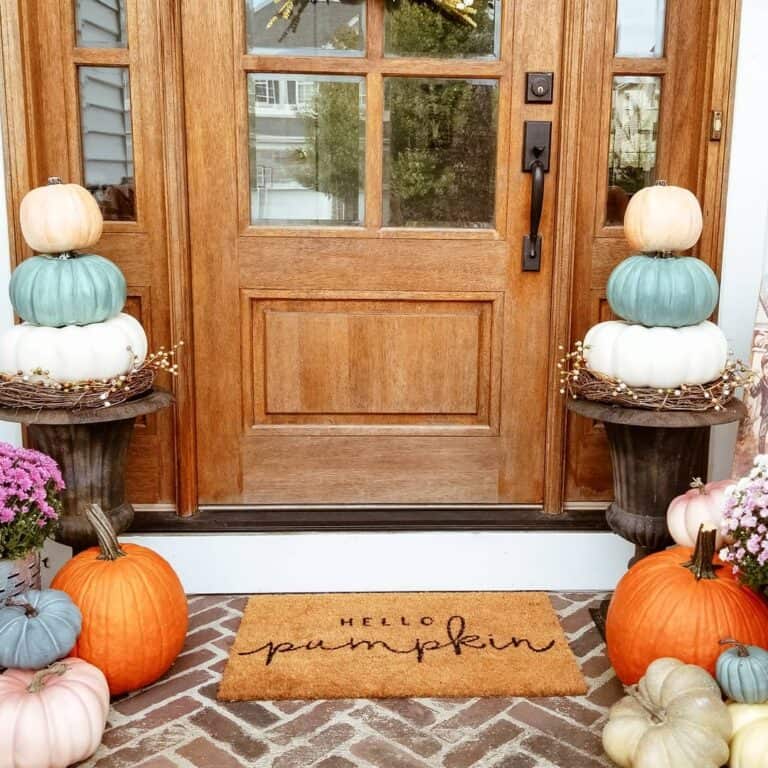 Farmhouse Porch With Pumpkin Décor