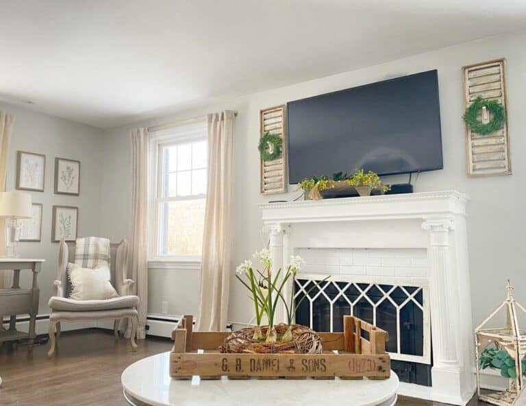 Beige and Gold-themed Windows