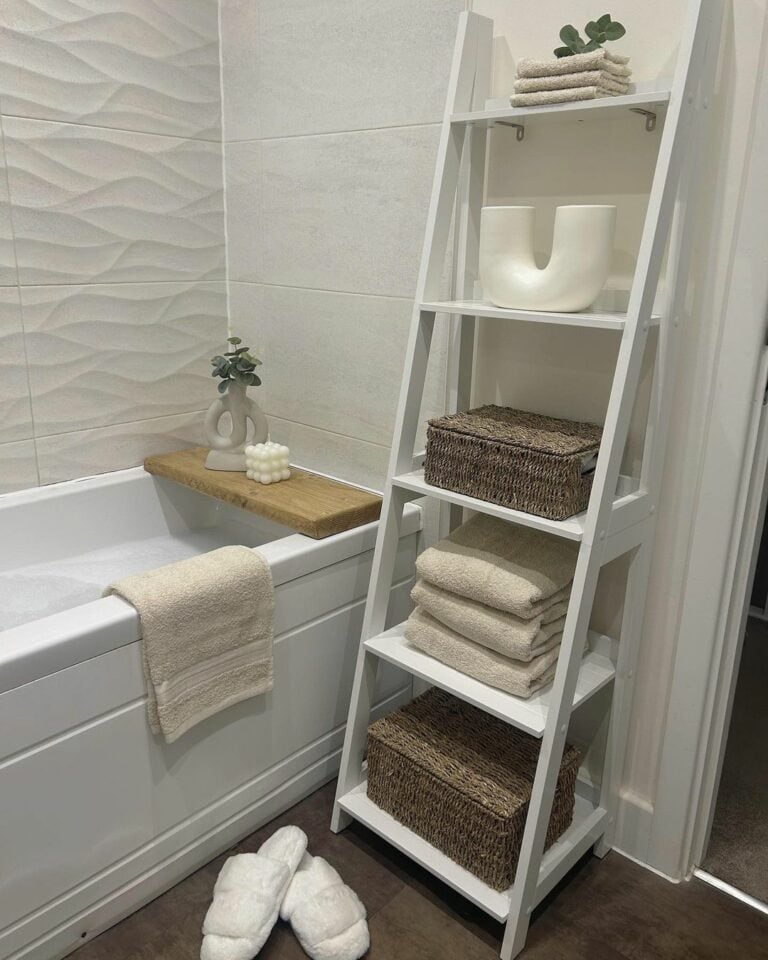 Shelving to Organize a Bathroom