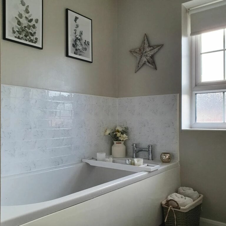 Half-Wall Backsplash and Neutral Paint