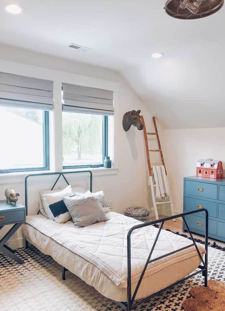 Ladder Blanket Storage in Child