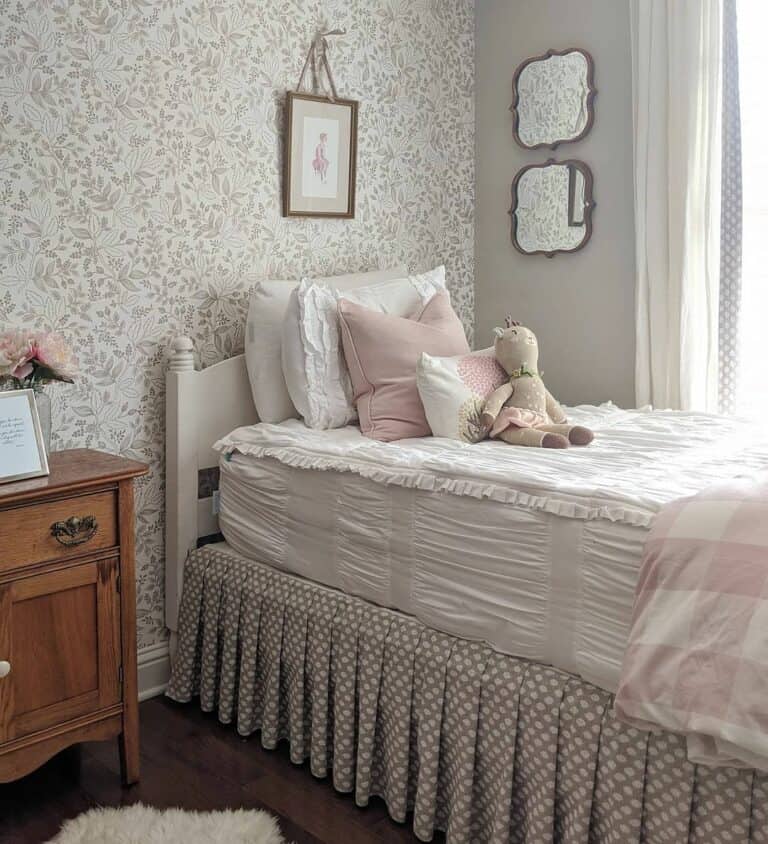 Floral and Ruffled Décor in Kid