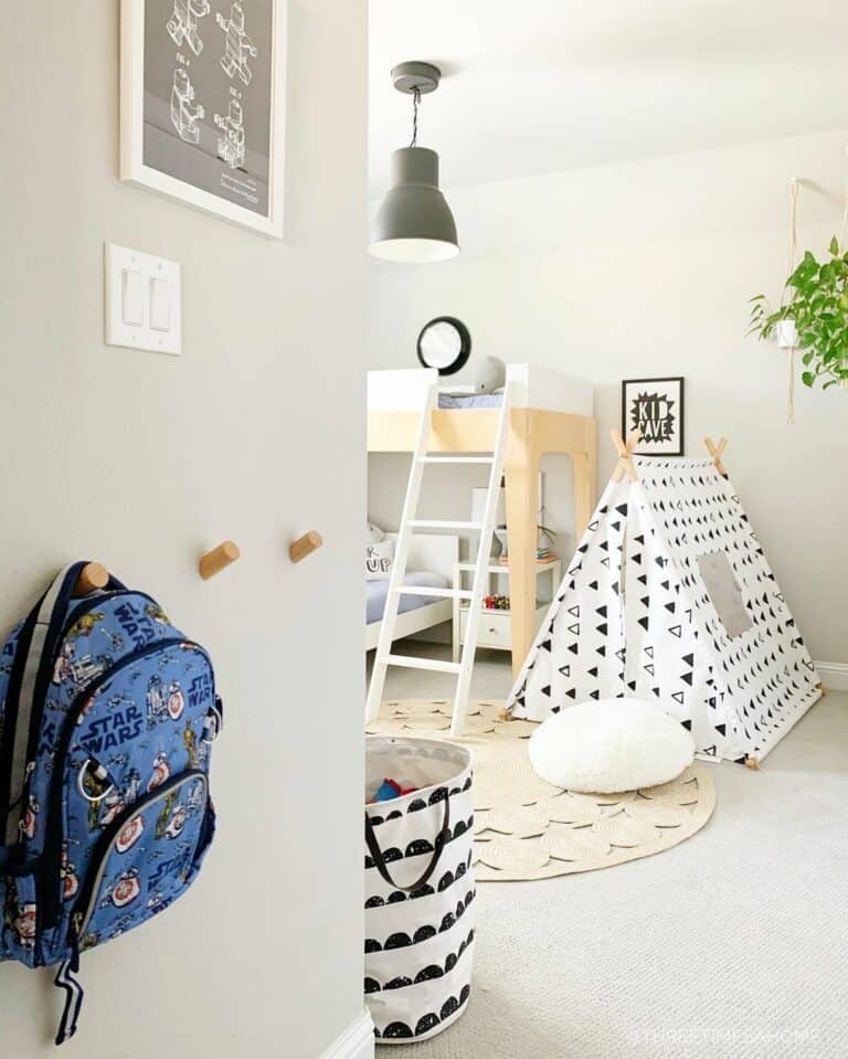 Cute Décor in Black and White Kids