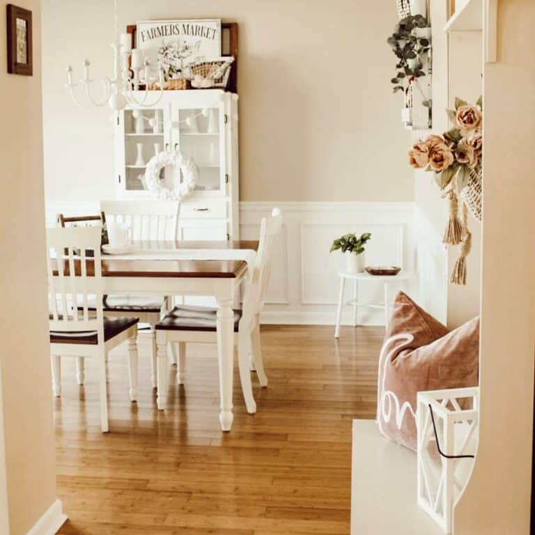 Farmhouse Dining Room With Classic Décor