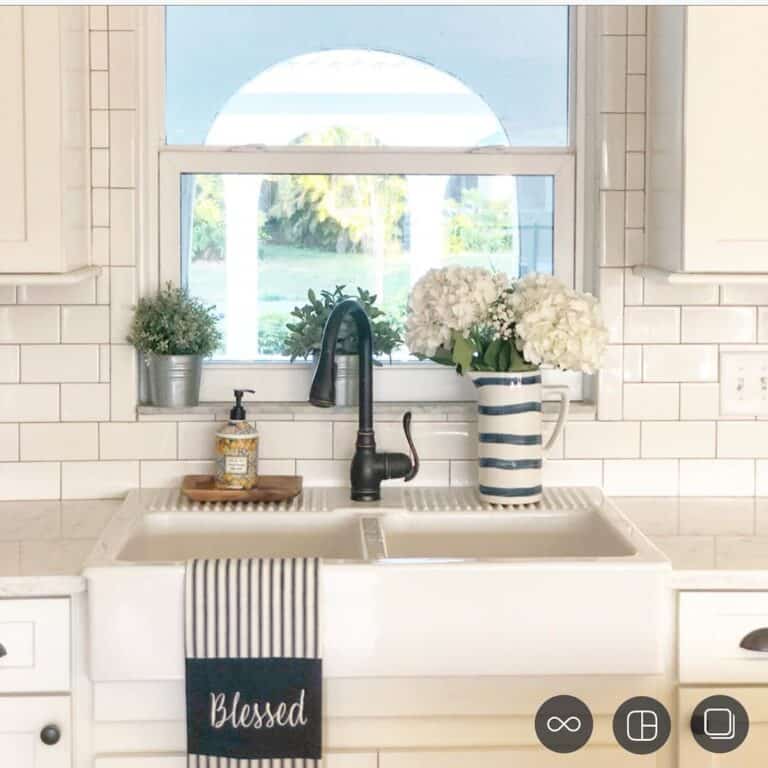 Black and White Kitchen Decor for Sink
