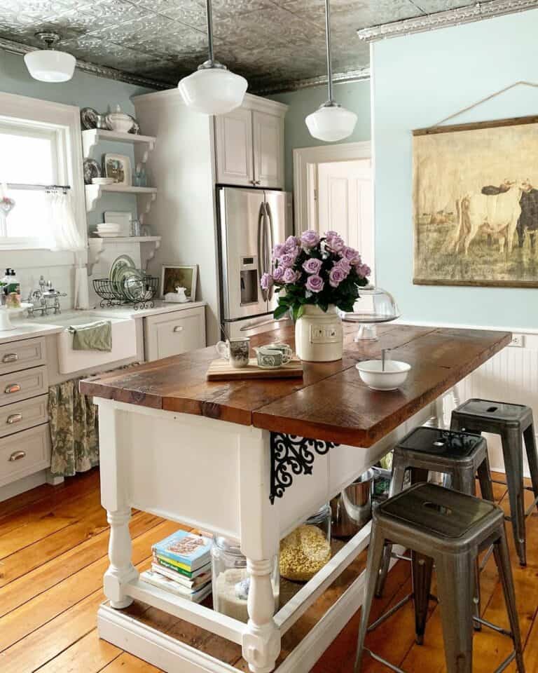 Silver Ceiling Draws Attention Upward