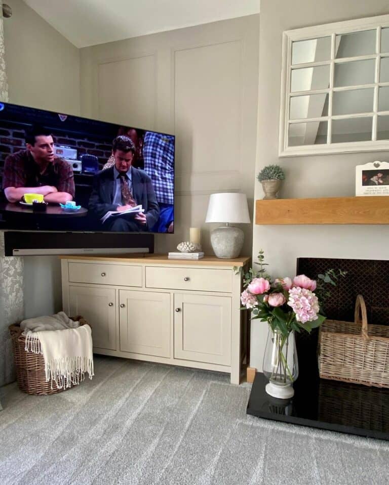 Light Gray Walls With Decorative Panels
