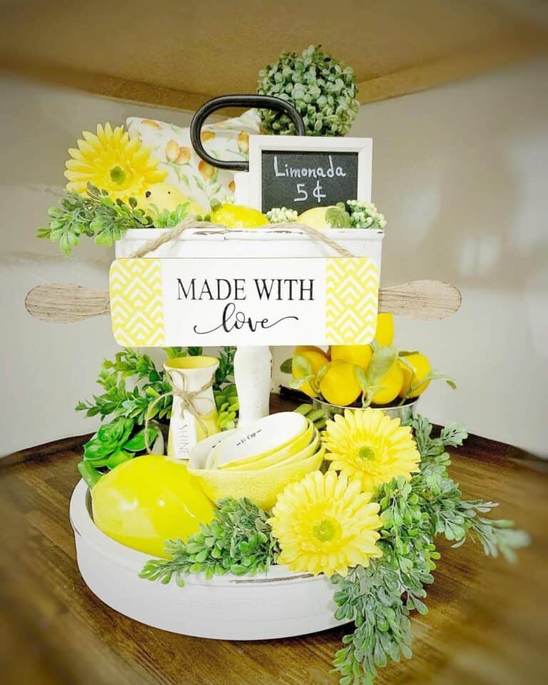 Themed Displays for Any Season