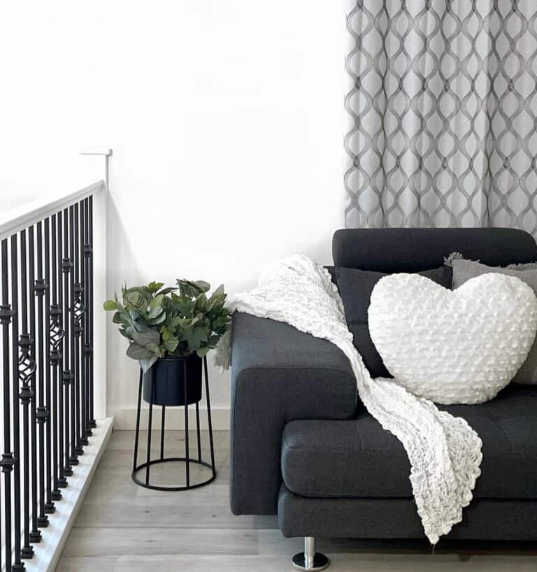 Black and White Themed Seating Arrangement