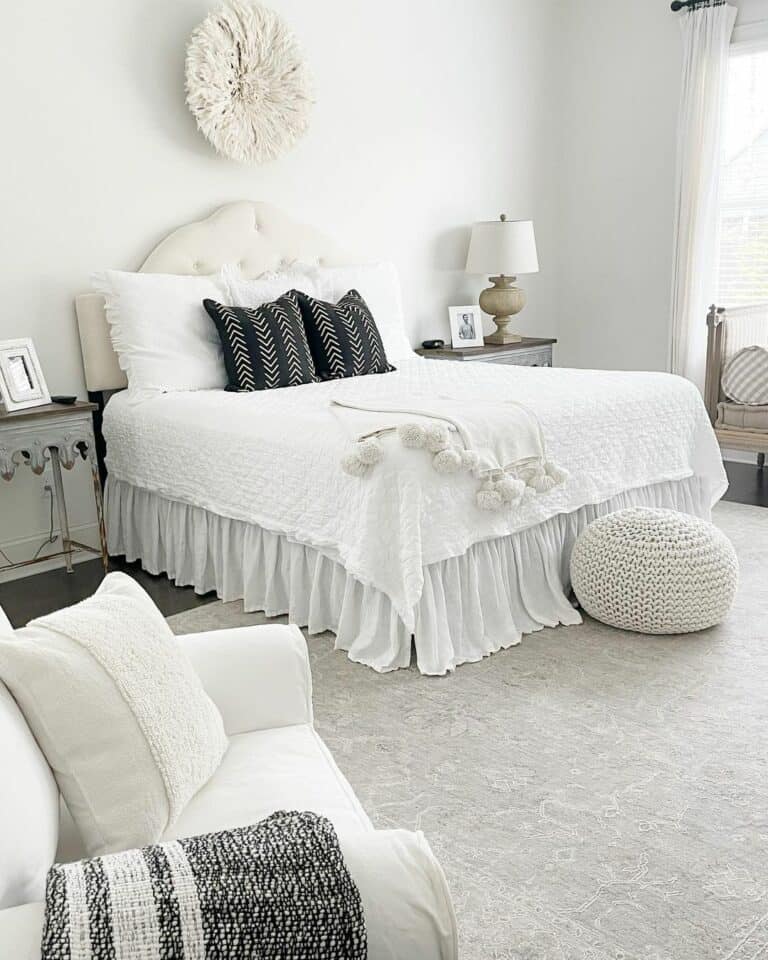 Black and White Bedroom Decorations