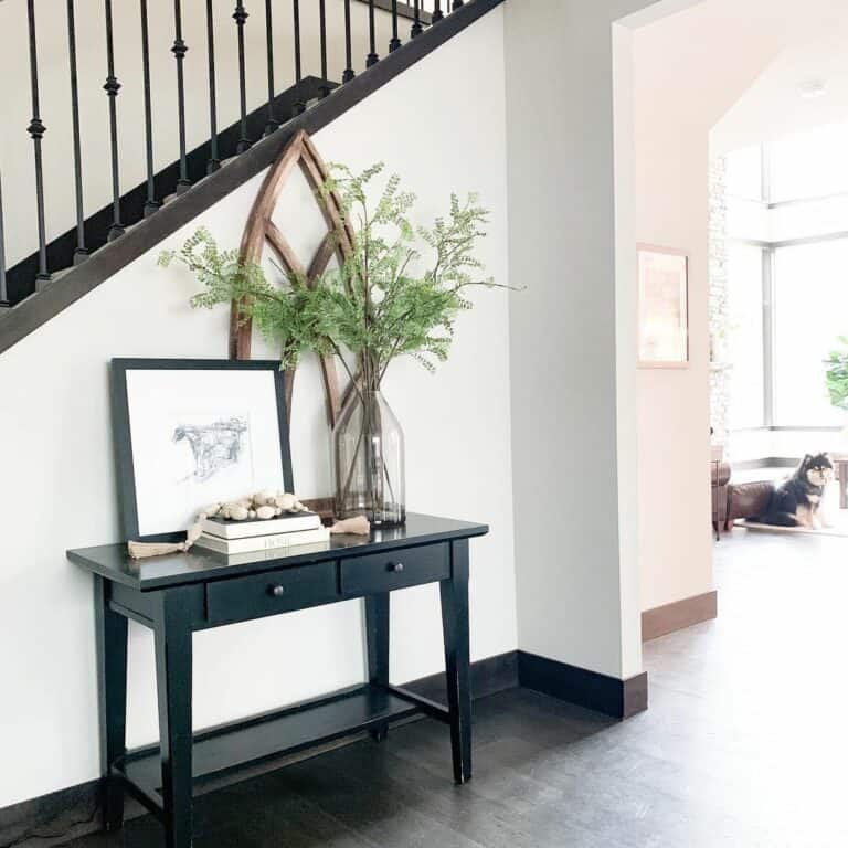 Modern Farmhouse Hallway Table Décor
