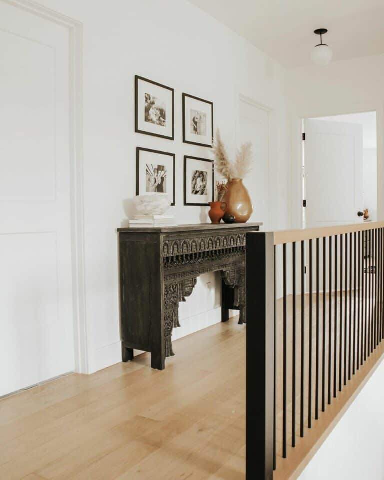 Antique Hallway Table Décor