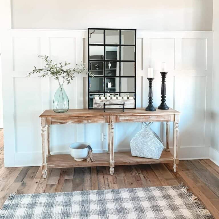 Rustic Décor for an Entryway
