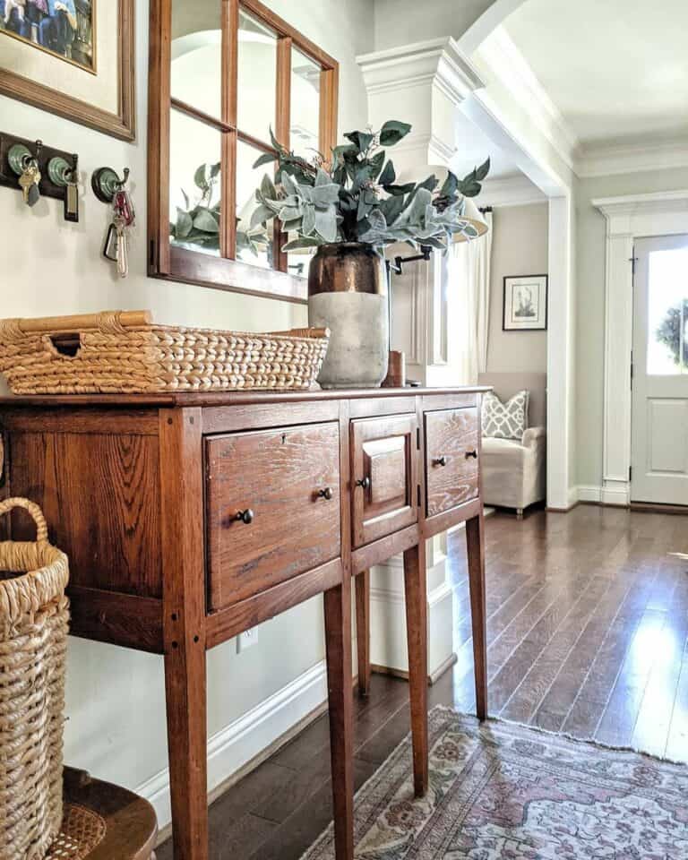 Farmhouse Hallway Table Décor Ideas