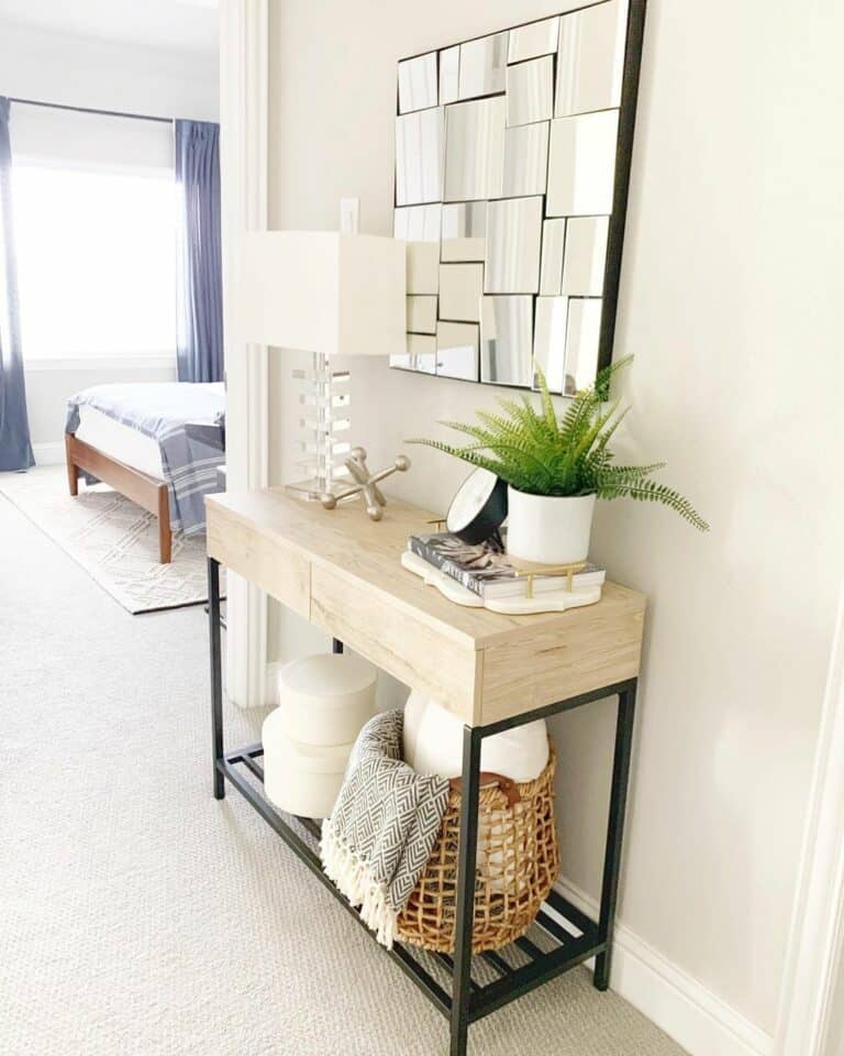 Modern Farmhouse Hallway Table Décor Ideas