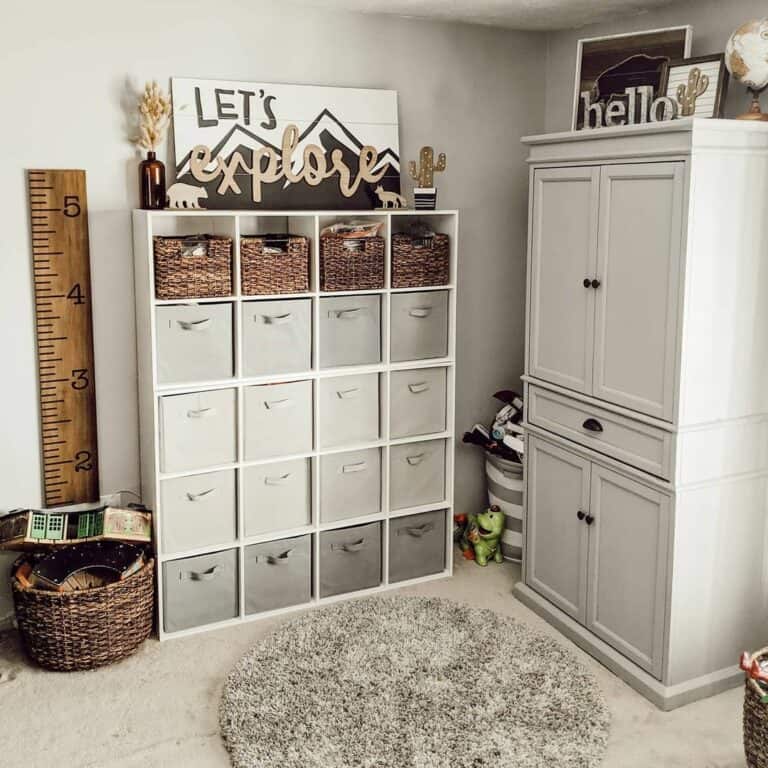 Farmhouse Décor on Top of Cabinets