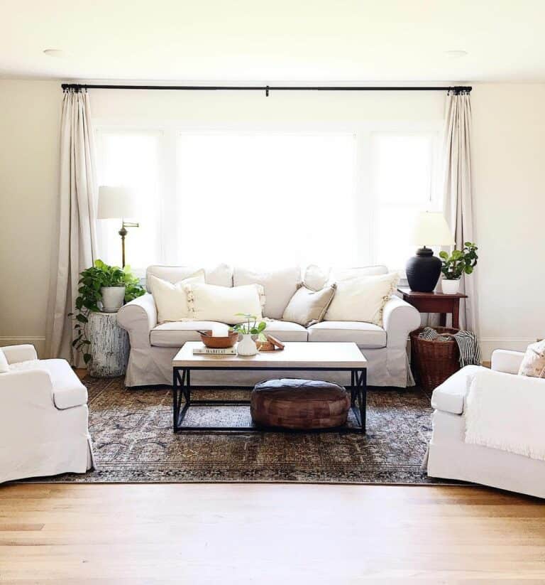 White Cottage-style Living Room Window Treatment Ideas
