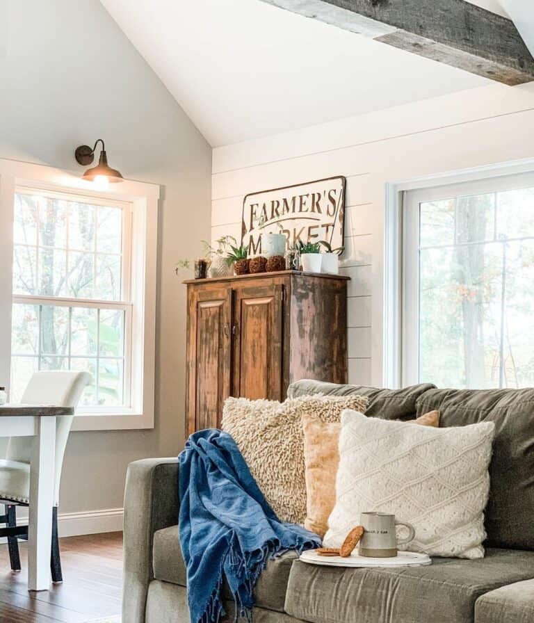 Earth-toned Accents for a Farmhouse Living Room