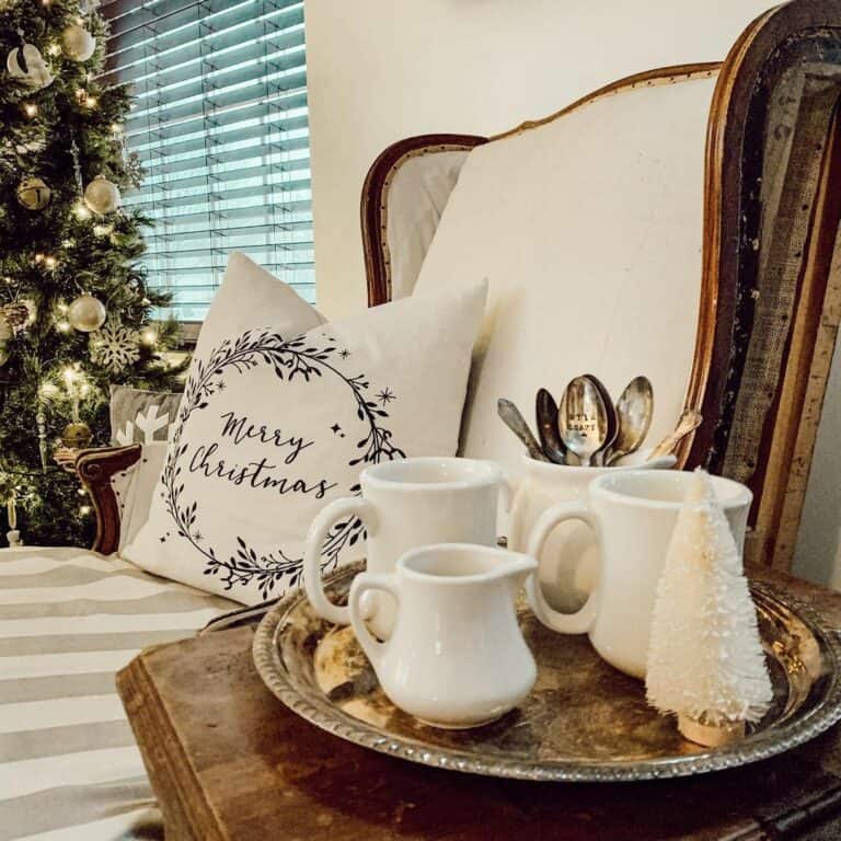Farmhouse Living Room With Christmas Décor