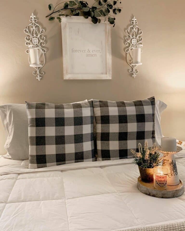 Vintage Wall Décor for a Farmhouse Bedroom