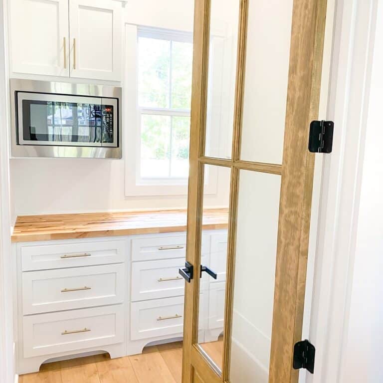 Bright Modern Farmhouse Kitchen