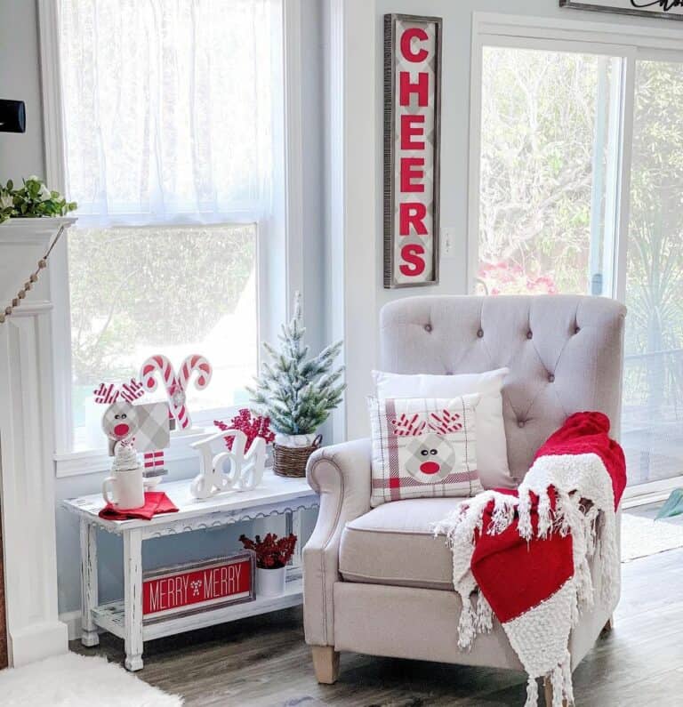 White Farmhouse Living Room With Cheerful Décor