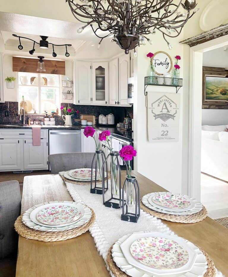 Everyday Table Setting Ideas With a Pop of Color