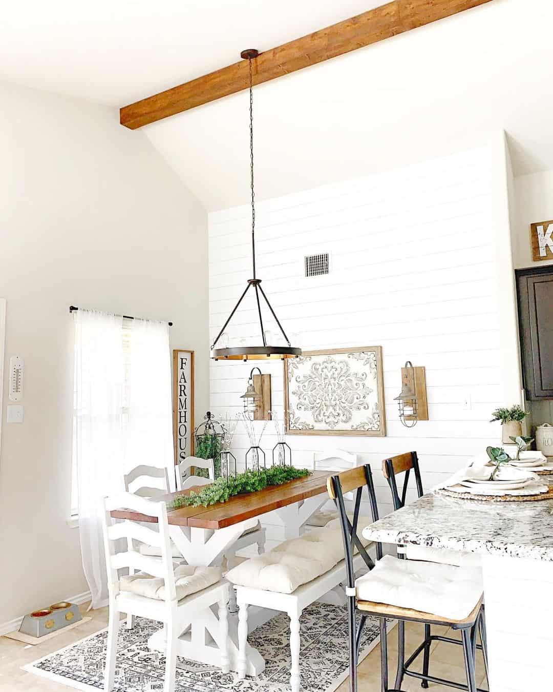 Bright Dining Room With Rustic Wall Décor