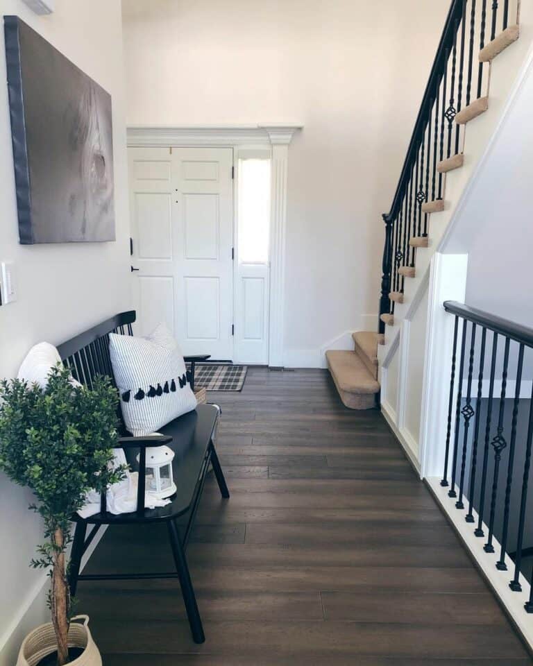 Neutral Modern Entryway Décor