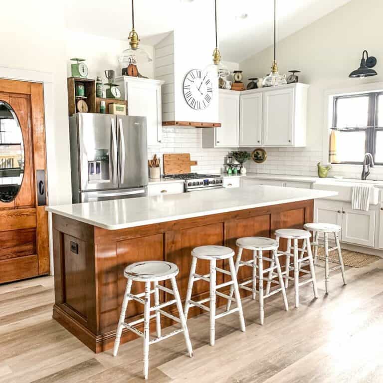 Farmhouse Kitchen With Breakfast Bar
