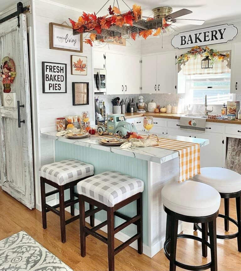 Fall Breakfast Bar Décor Ideas