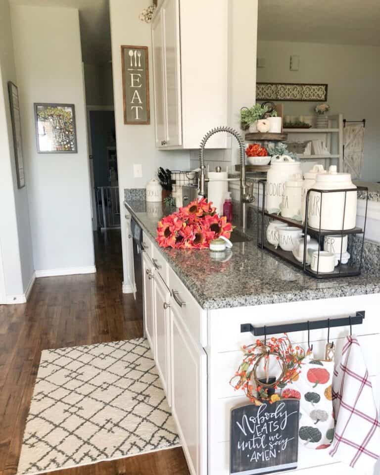Towel Bar with Subtle Fall Décor