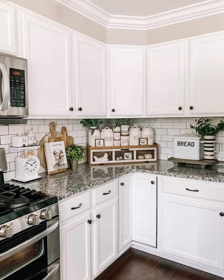 Traditional Farmhouse Décor in White Kitchen